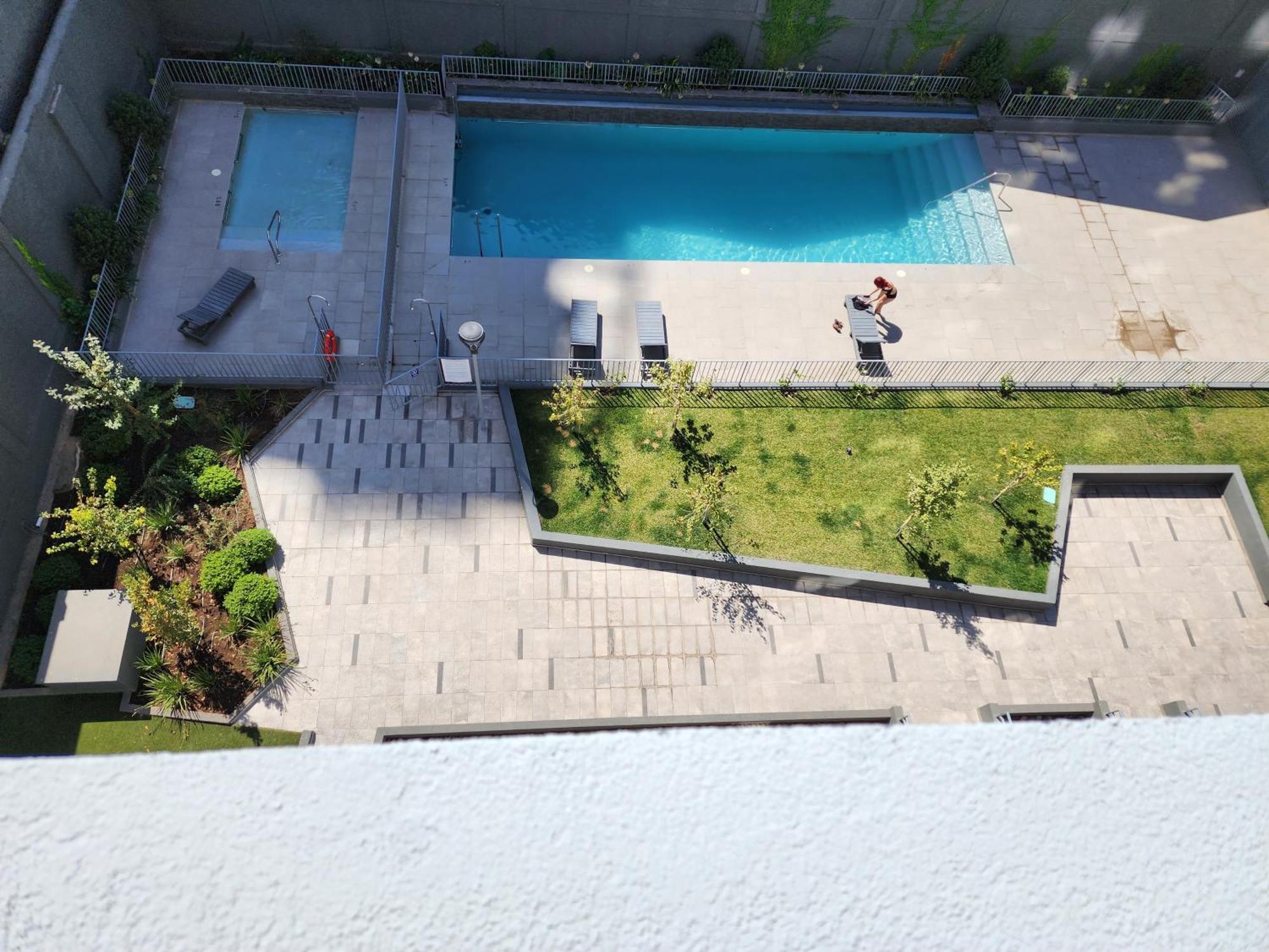 Privada En Nuevo Depto Con Terraza Y Ac Por Metro Irarrazaval *
