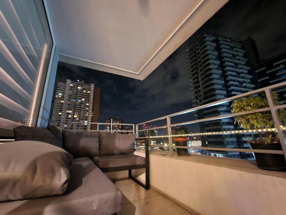 Apartamento Privada En Nuevo Depto Con Terraza Y Ac Por Metro Irarrazaval Santiago de Chile